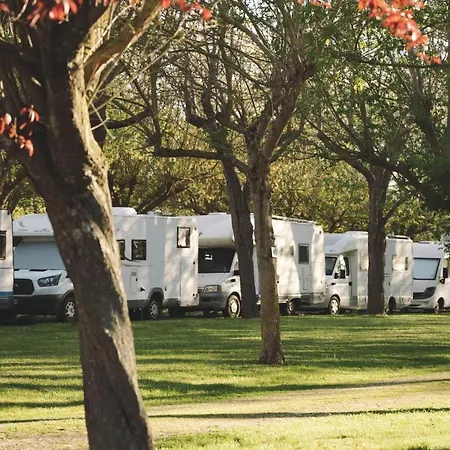 Centro Vacanze - Garden River منتزه العطل *