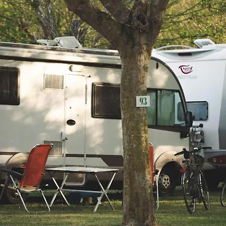 منتزه العطل Centro Vacanze - Garden River ألتيدونا