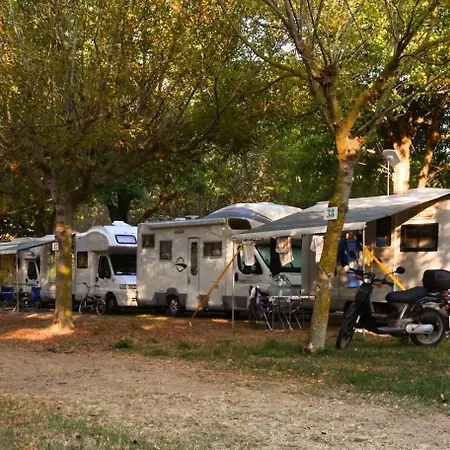 منتزه العطل Centro Vacanze - Garden River ألتيدونا