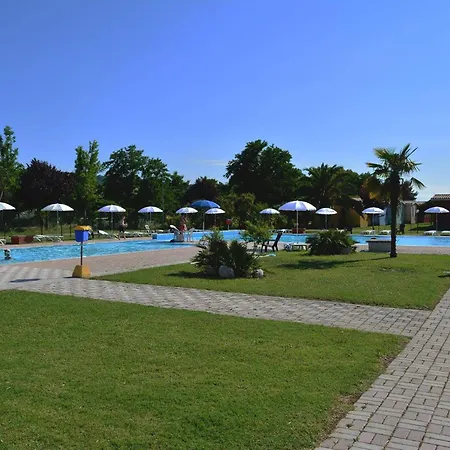 Centro Vacanze - Garden River منتزه العطل